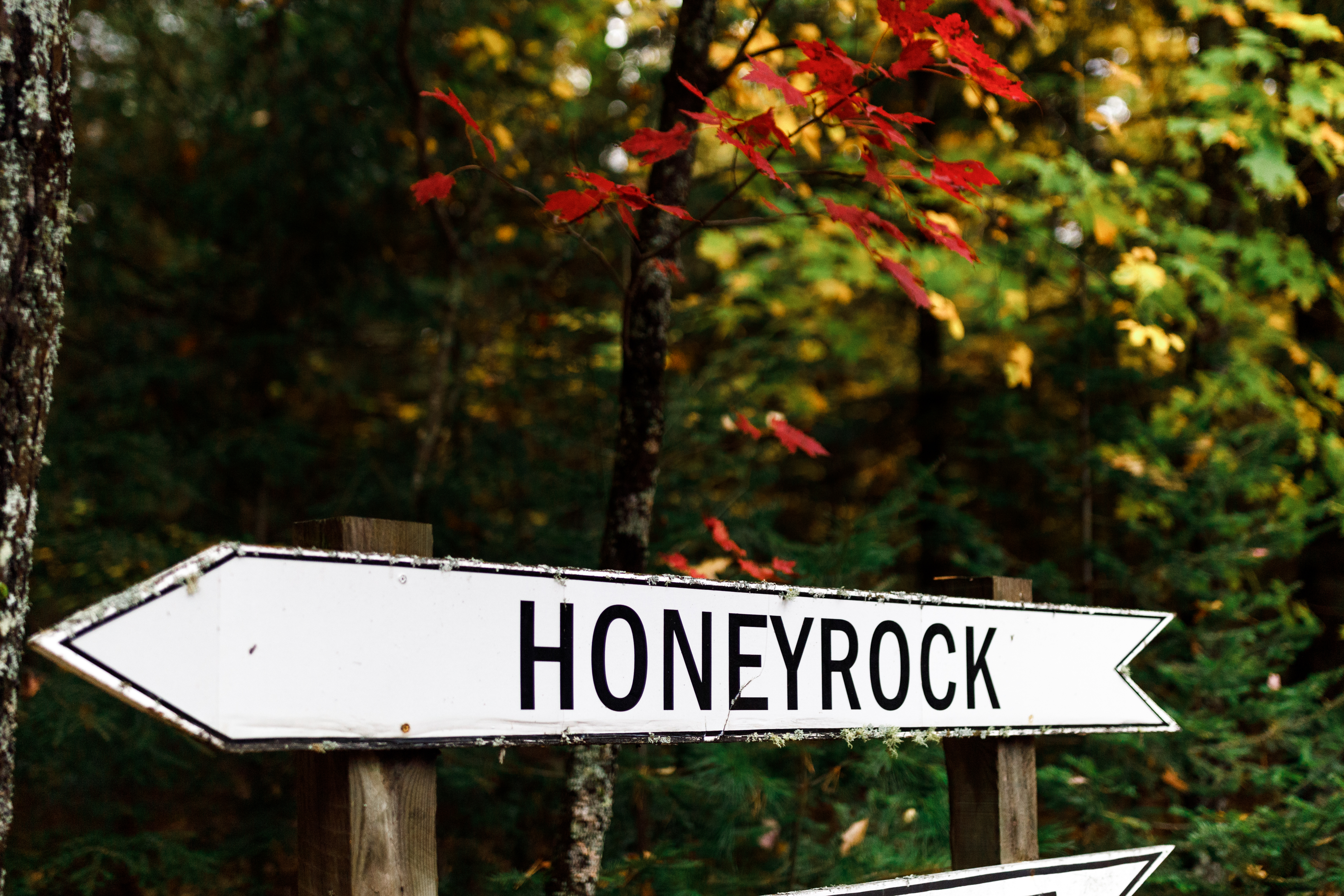 An Arrow HoneyRock Sign