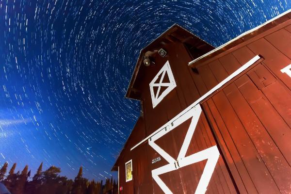 Slow exposure stars with red barn