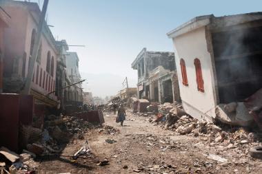 Earthquake disaster knocks down buildings