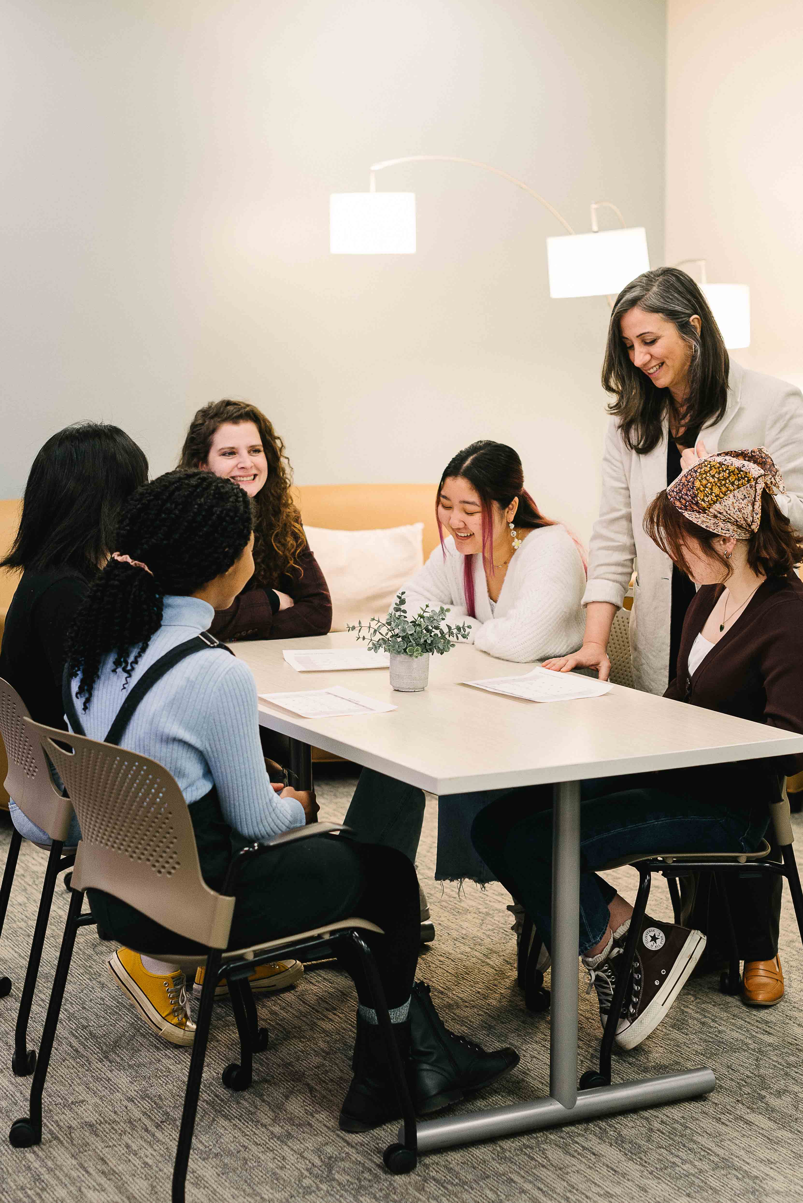 Melissa Norton meets with students in learning and accessibility services office